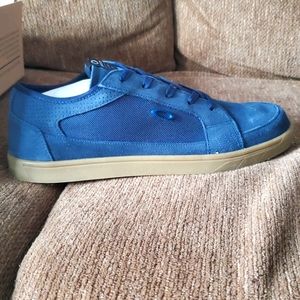 Oakley mens Westcliff graphite sneakers